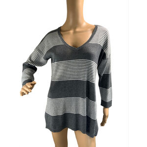 Old Navy Women's Striped Lightweight Sweater Size Medium Gray V-Neck Preppy